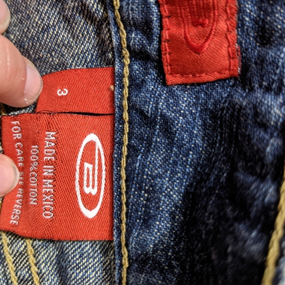 Shorts - Picture 2 of 3